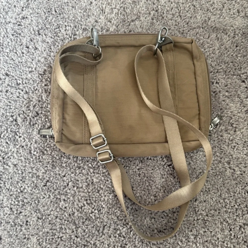 Baggallini Beige Crossbody Bag